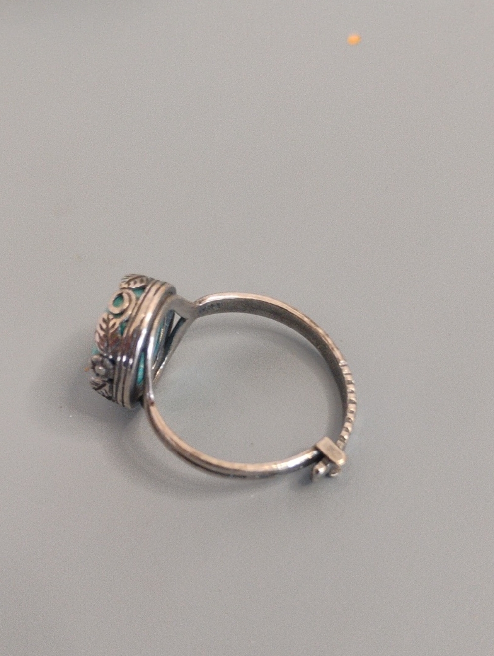 Top grade Kingman Turquoise set on silver crown ring - Picture 5 of 9